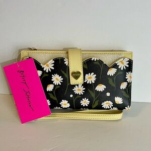Betsey Johnson NWT Black & Yellow Daisy Wallet/Wristlet